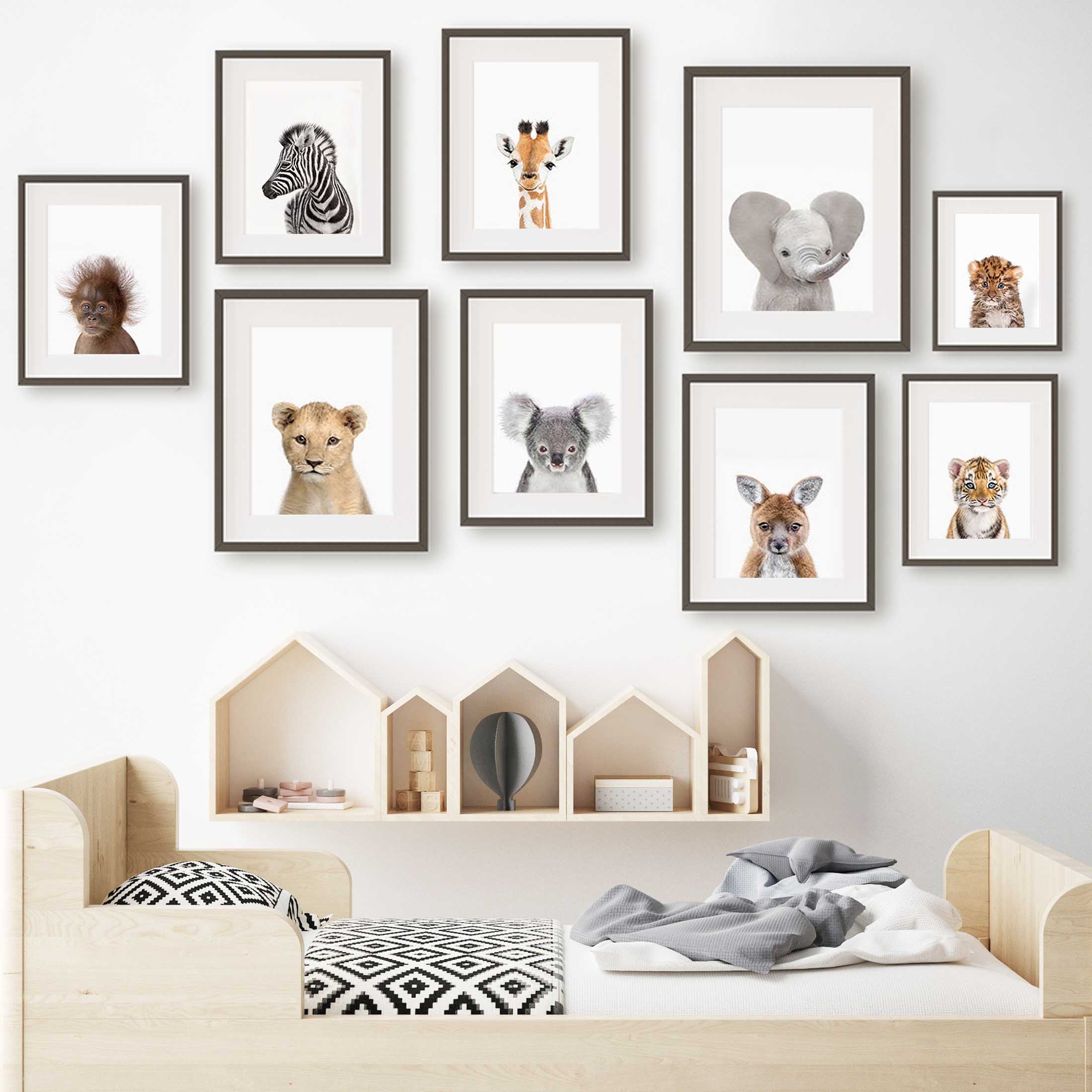 Baby Zoo Nursery - ภาพพิมพ์ติดผนังสำหรับตกแต่งห้องเด็ก ลายสัตว์ซาฟารีและสัตว์ป่า น่ารัก เหมาะสำหรับตกแต่งห้องเด็ก หรือเป็นของขวัญสำหรับงานเลี้ยงฉลองทารก